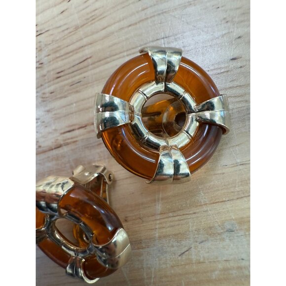 Vintage Sarah Coventry Amber-Toned Gold Clip-On Earrings Nautical Round Retro Co - Picture 3 of 6